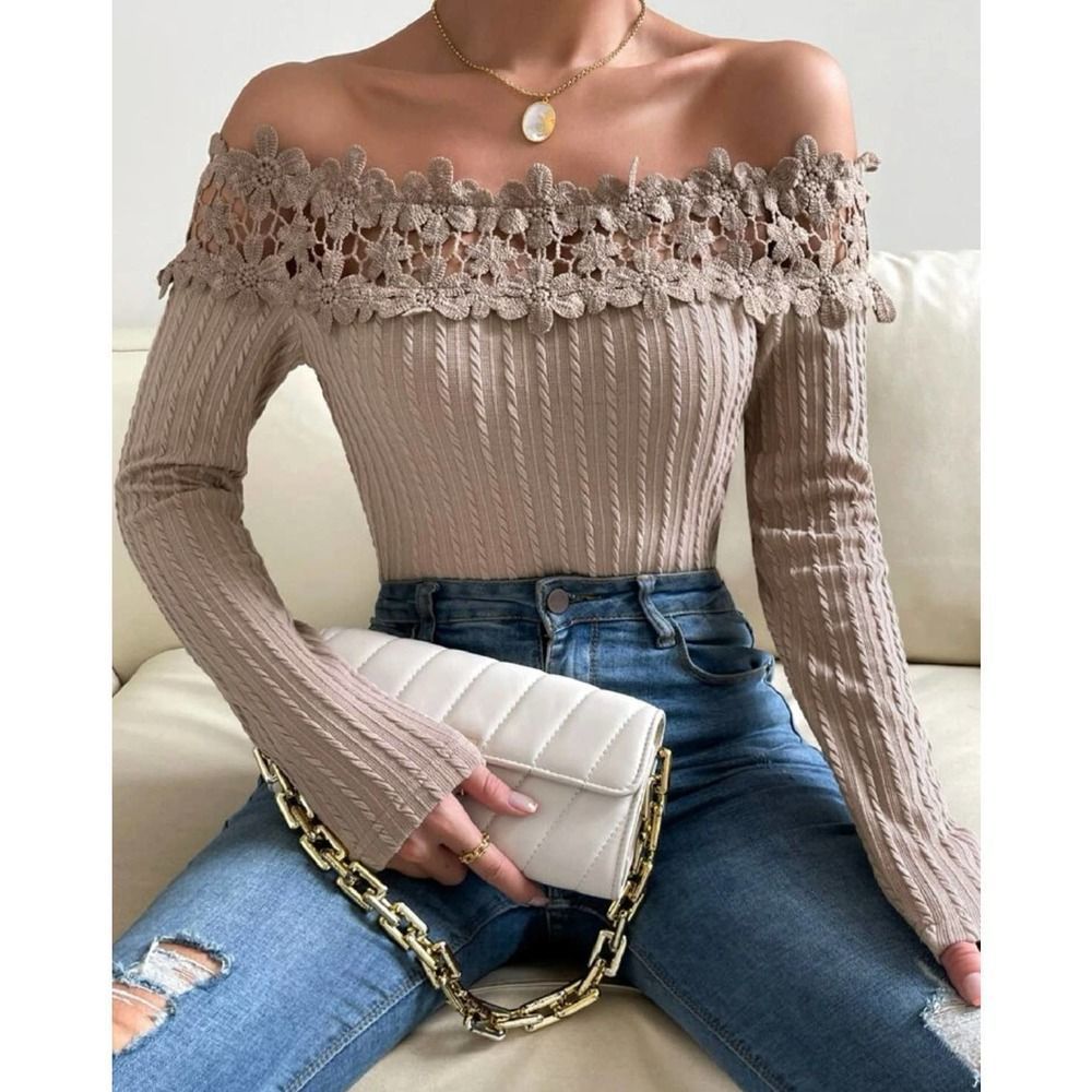 Woman tee off shoulder